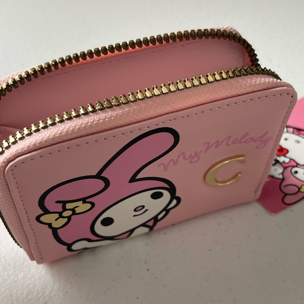Hello Kitty Pink Accessory Bundle | Beanie, Gloves, Wallet, Watch & Keychain - Picture 11 of 17